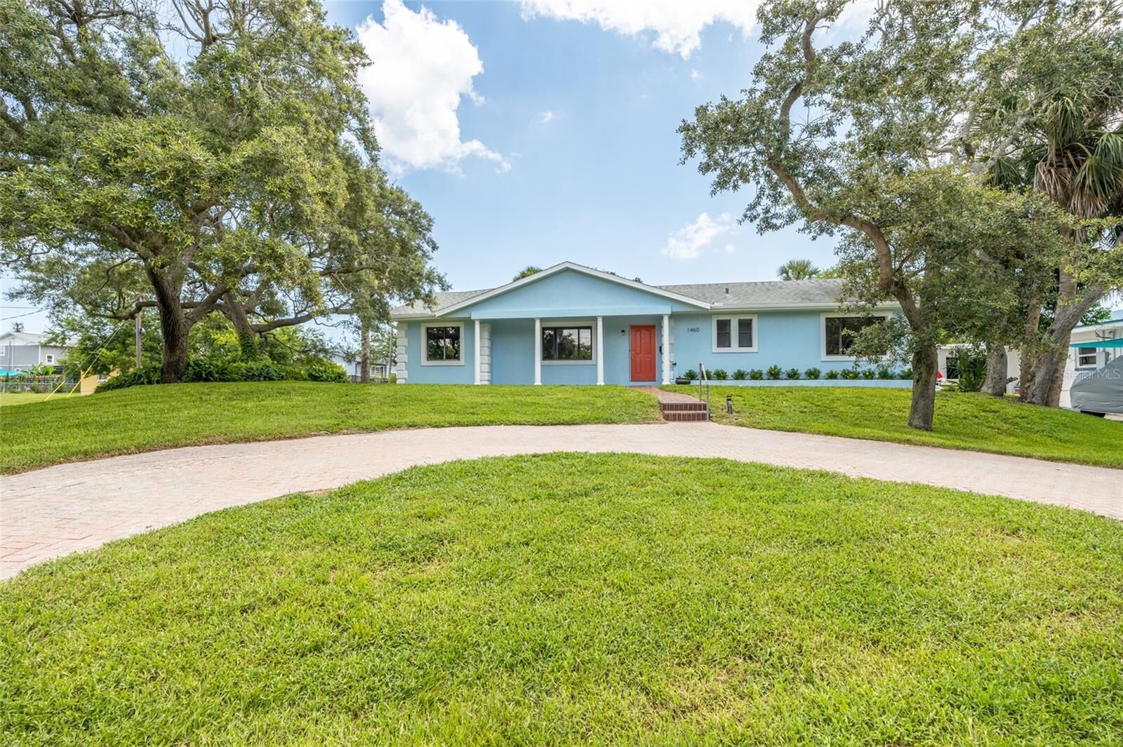 Property Photo: 1460 N Peninsula Drive FL 32118
