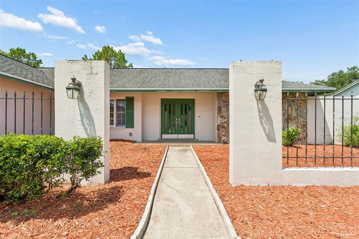 Property Photo:  9237 Pebble Creek Drive  FL 33647 
