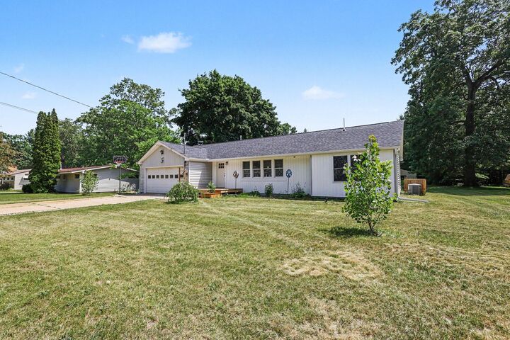 Property Photo: 965 Victor Avenue MI 49445