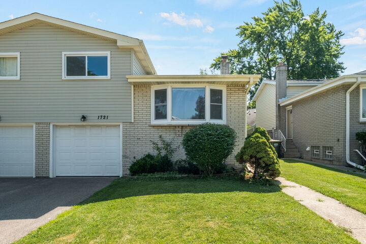 Property Photo:  1721 N Wilshire Drive  IL 60004 