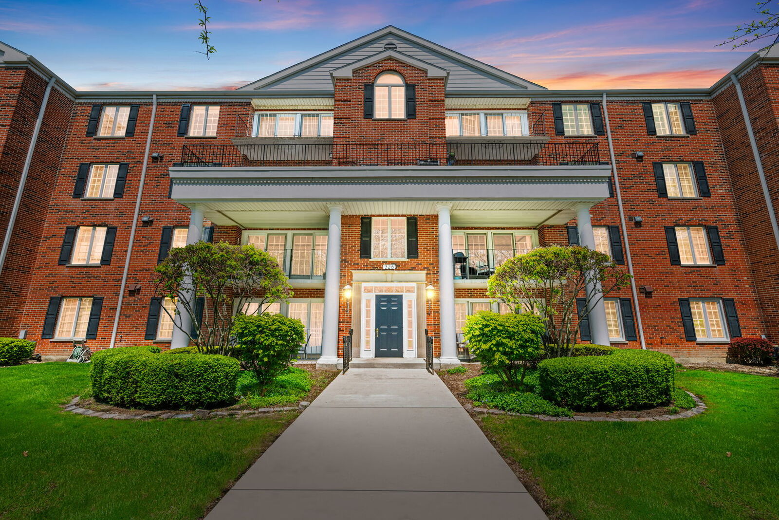 Property Photo: 326 Park Avenue 21 IL 60514