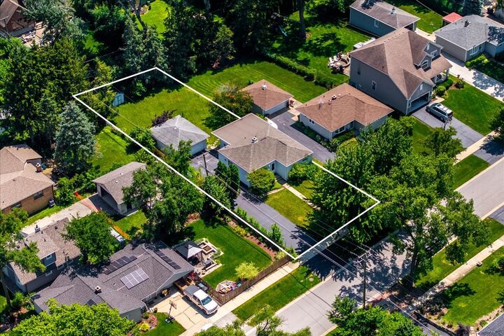 Property Photo:  17 S Walnut Street  IL 60067 