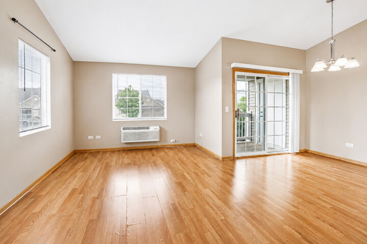 Property Photo:  1623 Silverstone Drive 1623  IL 60110 