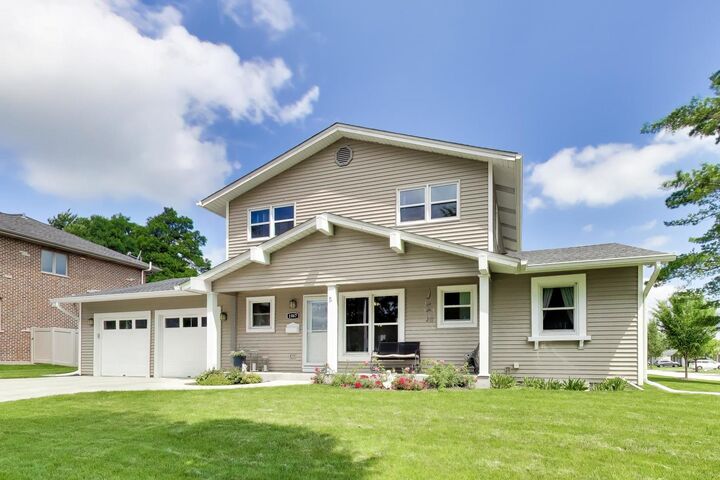 Property Photo: 1067 Carpenter Court IL 60007