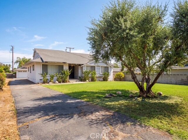 Property Photo:  978 W Grovecenter  CA 91722 