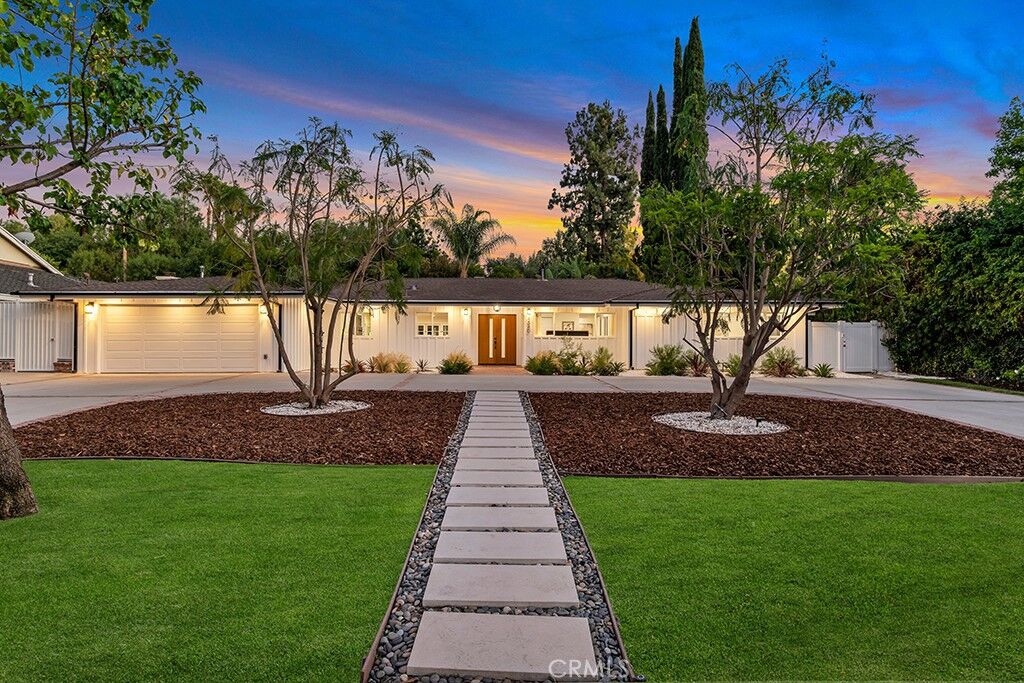 Property Photo:  4540 Del Moreno Drive  CA 91364 