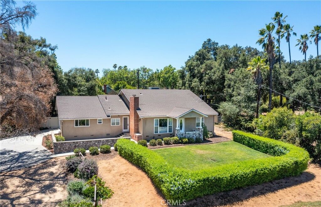 Property Photo:  21 W Hilton Avenue  CA 92373 