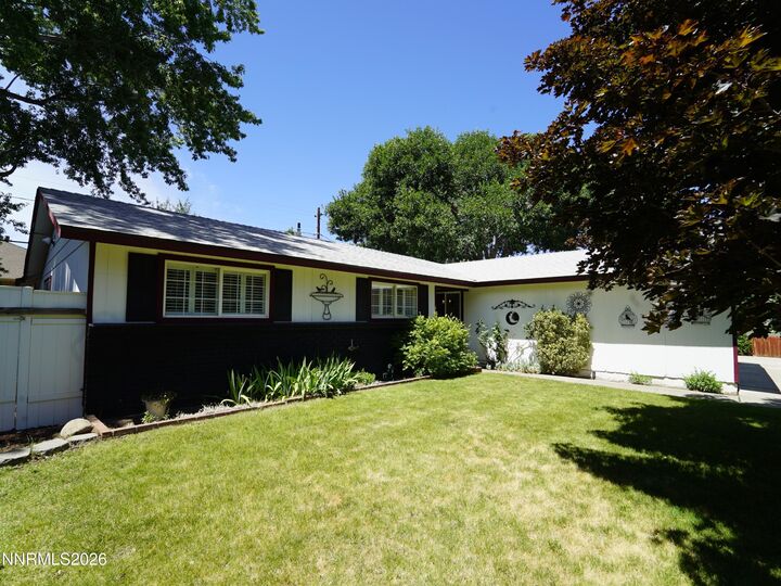 Property Photo: 1548 Wildrose Drive NV 89423