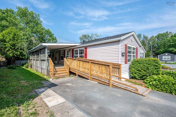 Property Photo: 17 Lynn Court NS B4C 2K5