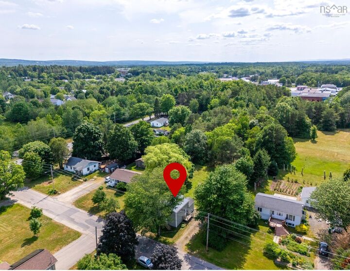 Property Photo: 107 Maple Avenue NS B0P 1E0
