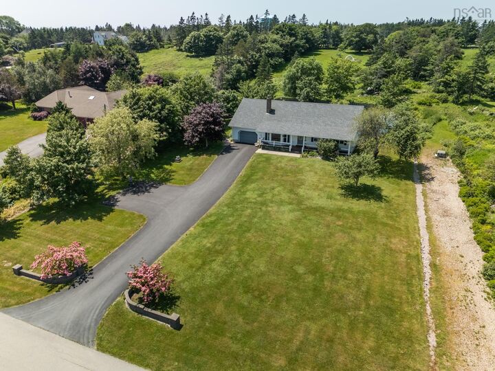31 Maple Drive — photo 1
