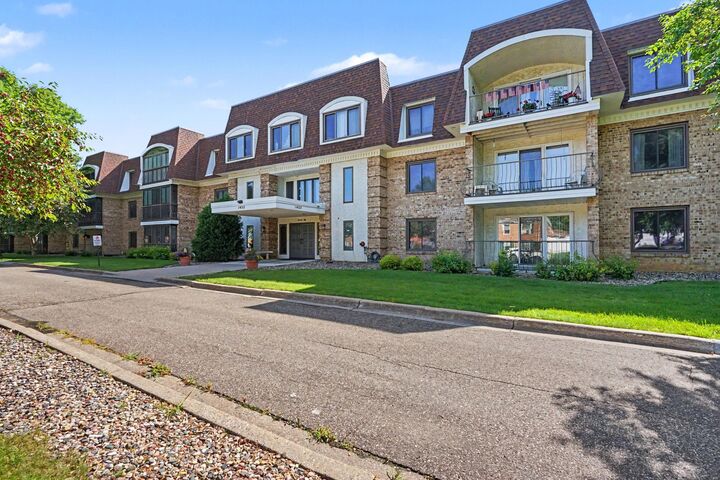 Property Photo: 1450 Bidwell Street 111 MN 55118