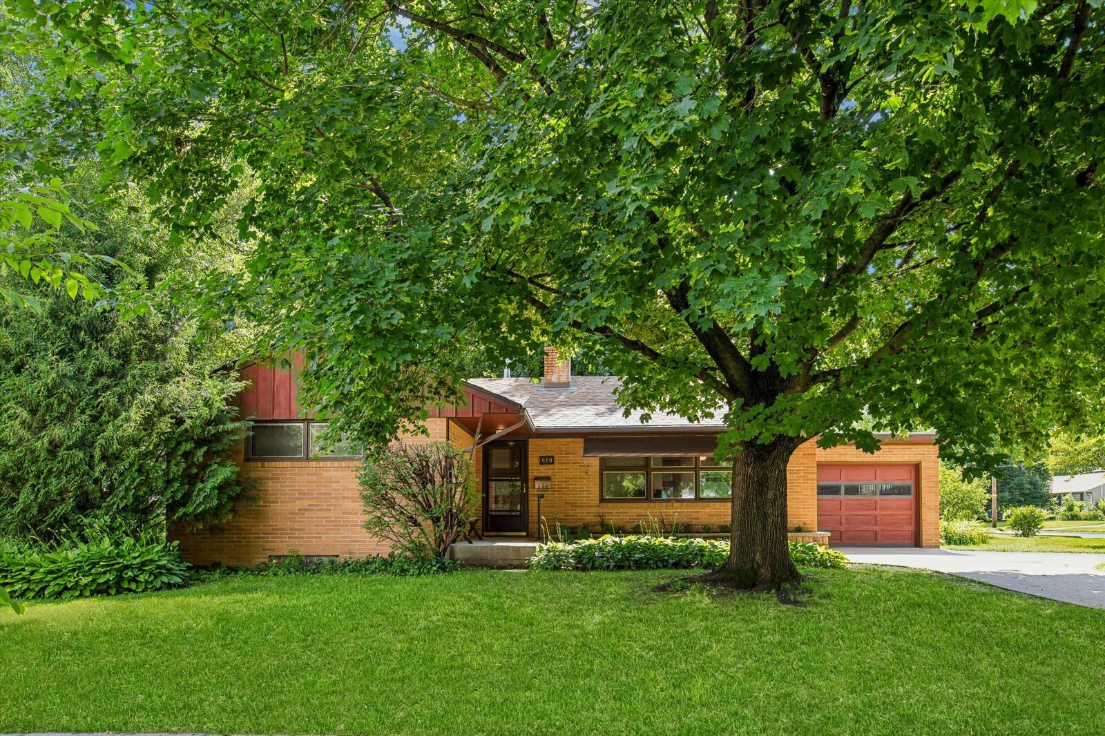 Property Photo:  619 Nevada Street  MN 55057 