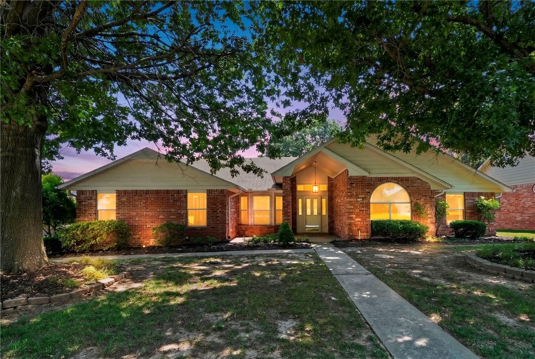 Property Photo:  1701 Carrie Place  AR 72762 