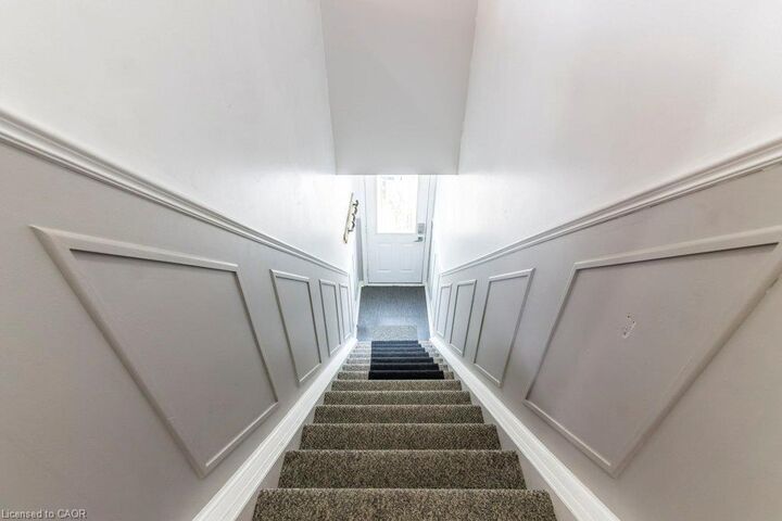 Property Photo:  3 Colyer Place Upper  ON N2K 4E3 