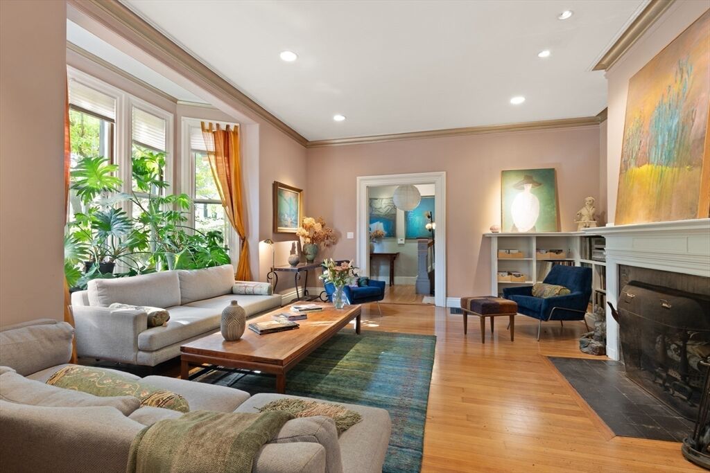 Property Photo:  32 Hawthorn St 1  MA 02138 