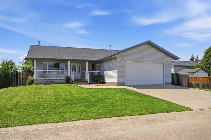 Property Photo:  5408 52A Street  AB T0M 0X0 