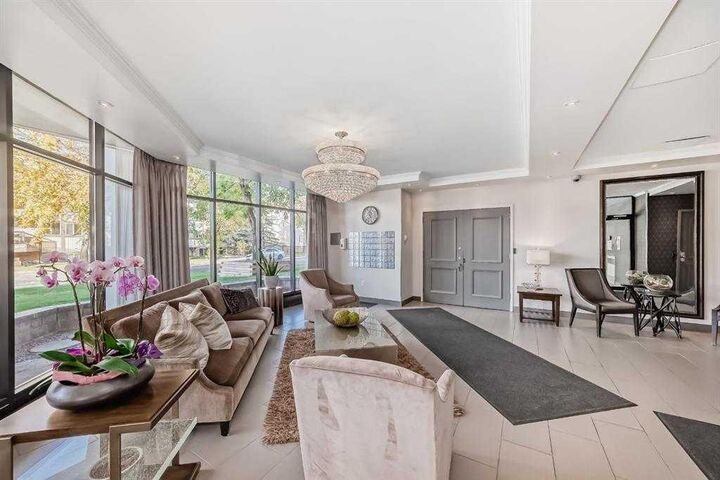 Property Photo: 133 25 Avenue SW 2A AB T2S 0K8