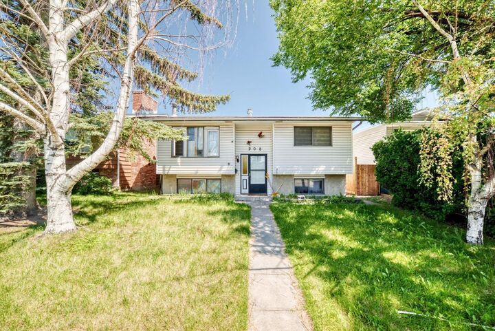 208 Temple Close NE — photo 1