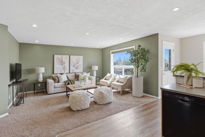Property Photo:  241 Somerside Close SW  AB T2Y 4B6 