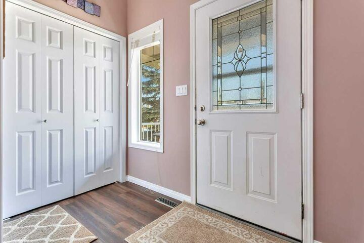 Property Photo:  19 Lougheed Close  AB T4R 3L8 