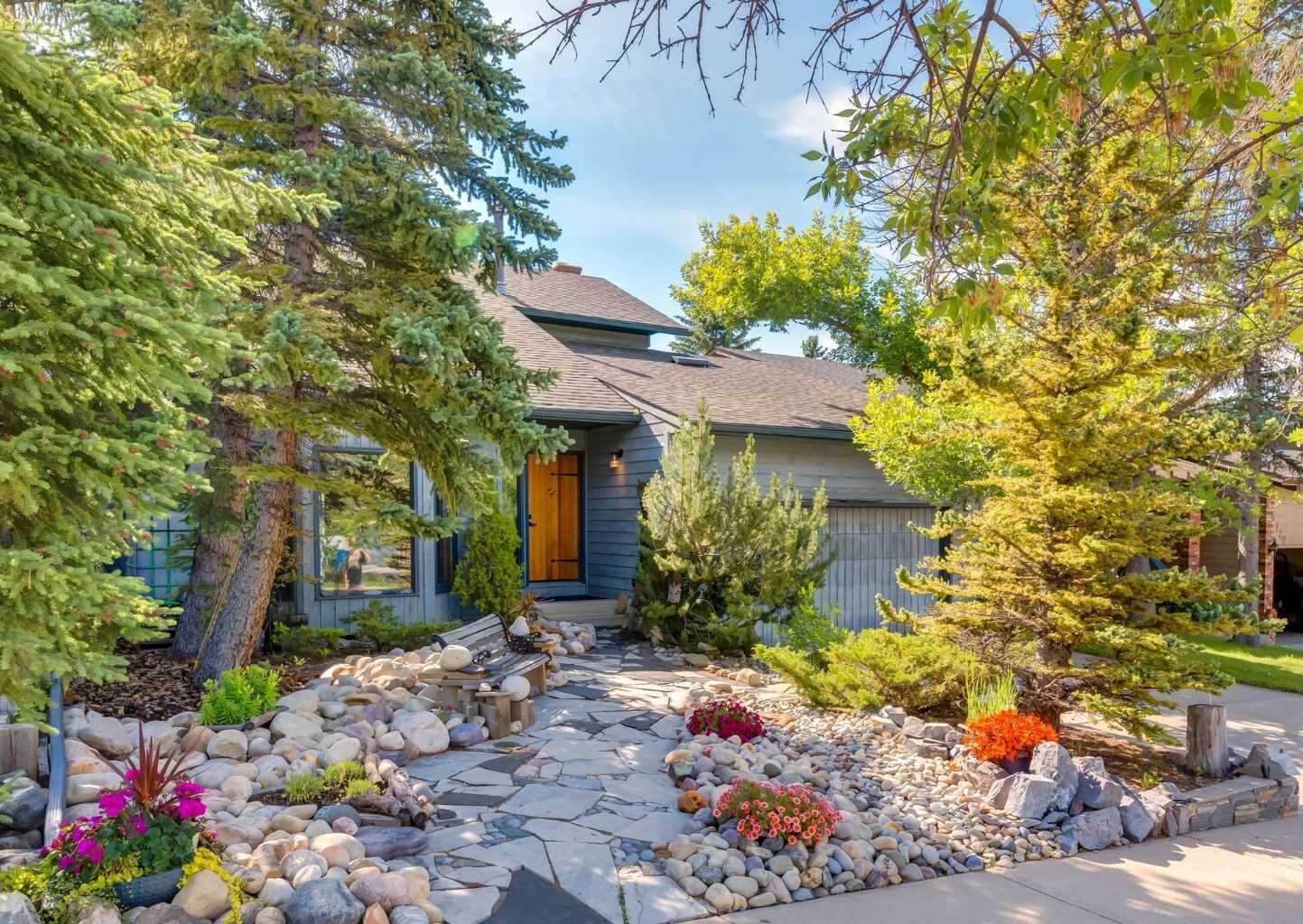 Property Photo:  224 Edgedale Drive NW  AB T3A 2R7 