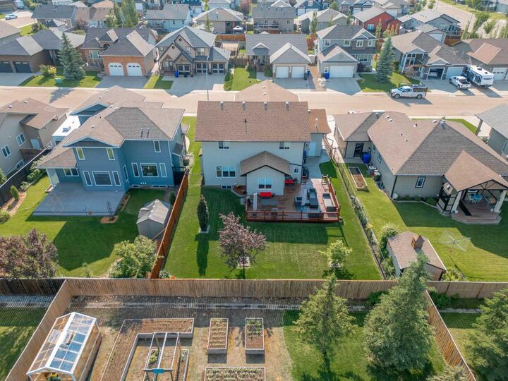 Property Photo: 9 Vantage Crescent AB T4H 0A8