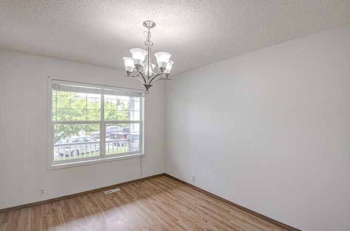 Property Photo:  23 Prestwick Cove SE  AB T2Z 3W2 
