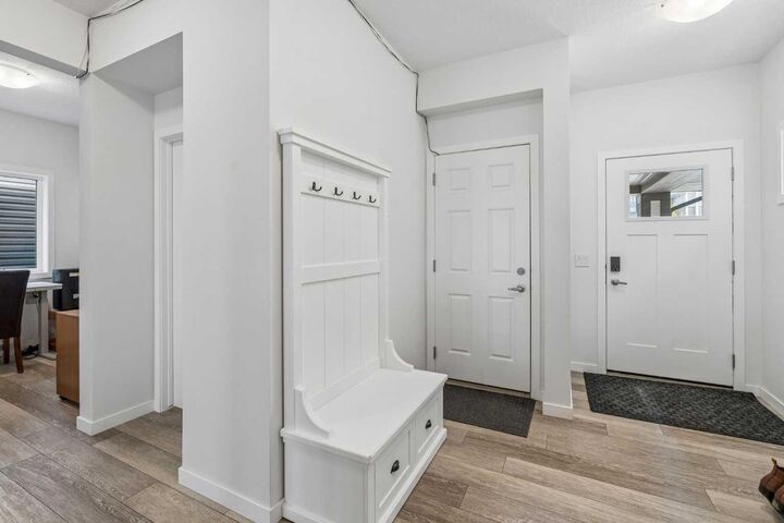 Property Photo:  215 Lucas Terrace NW  AB T3P 1X3 