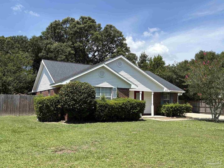 Property Photo: 6625 Greenwell St FL 32526