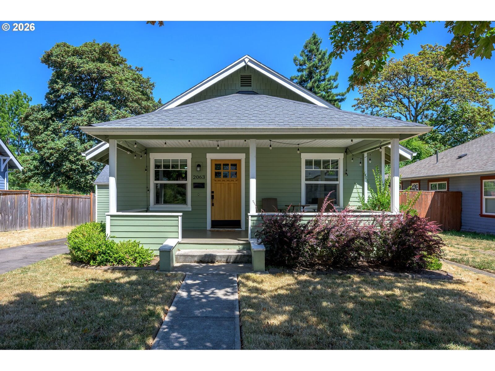 Property Photo:  2063 Onyx St  OR 97403 