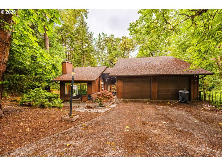 Property Photo: 2885 Timberline Dr OR 97405