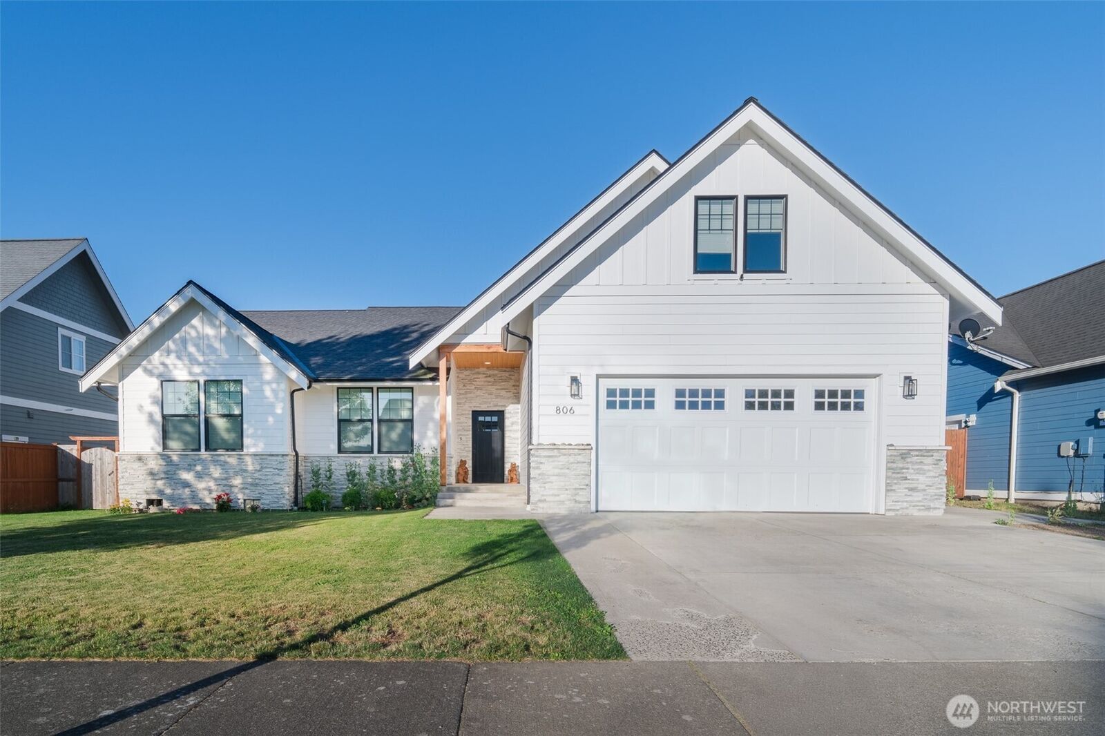 Property Photo:  806  Mapleridge Drive  WA 98247 