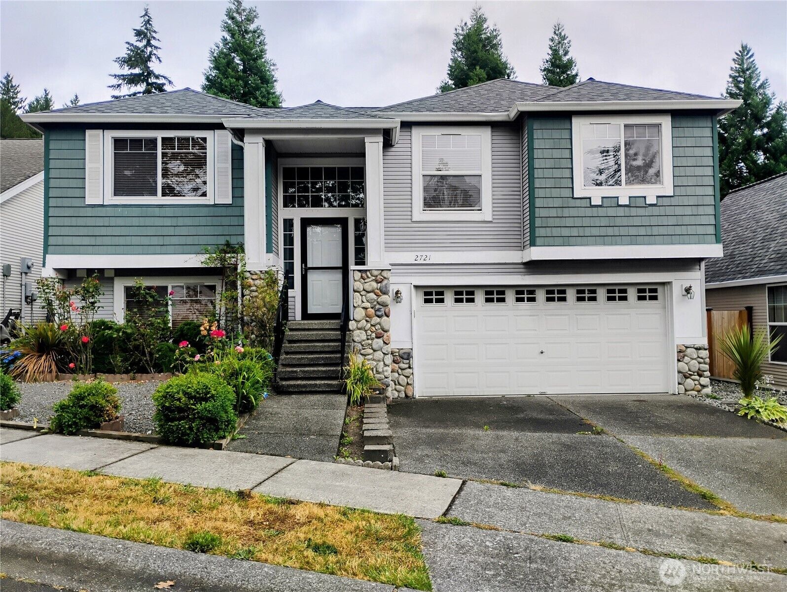 Property Photo:  2721  151 Place SW  WA 98087 