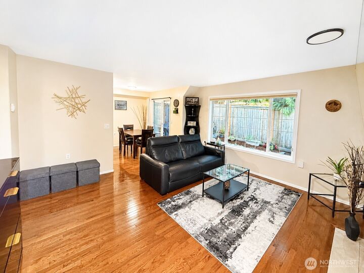 Property Photo: 15633 44th Avenue W B-1 WA 98087