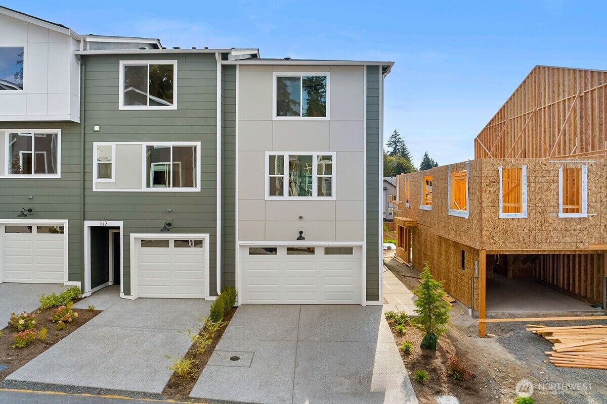 Property Photo: 16823 Alder Way H8 WA 98037