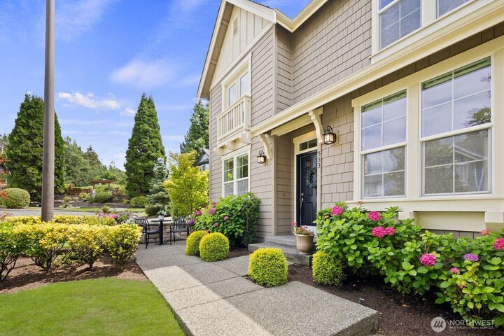 Property Photo:  533  3rd Avenue S  WA 98033 