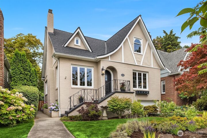 Property Photo:  4322 NE 43rd Street  WA 98105 