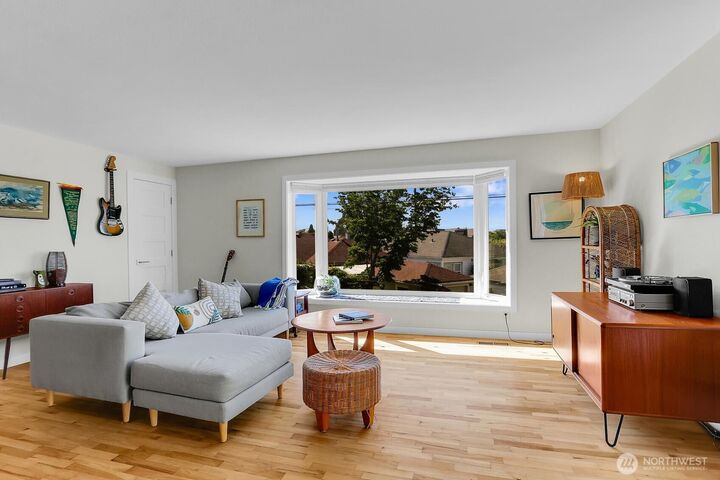 Property Photo: 5625 SW Teig Place WA 98116