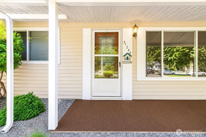 Property Photo: 31244 9th Avenue S WA 98003