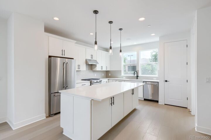 Property Photo:  10904 E Hinsdale Circle  CO 80112 