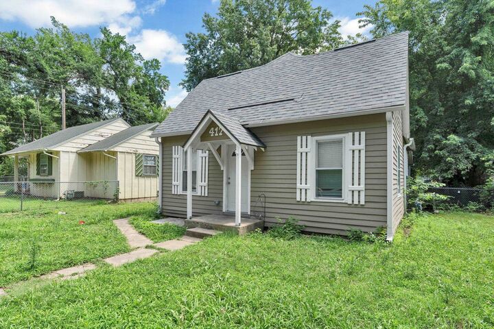 Property Photo:  417 W 11th Ave  KS 67156-3513 