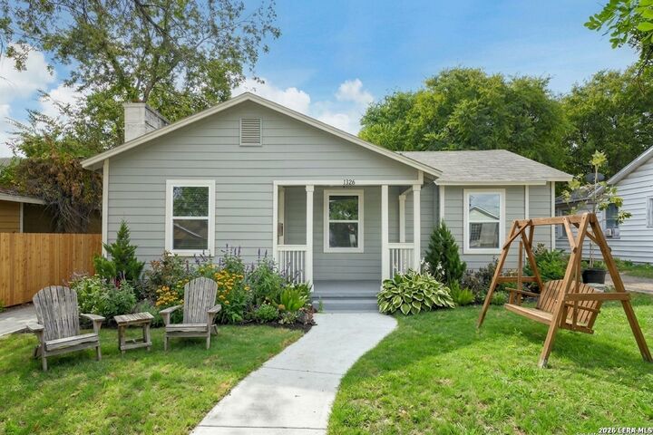 Property Photo: 1326 W Lynwood TX 78201