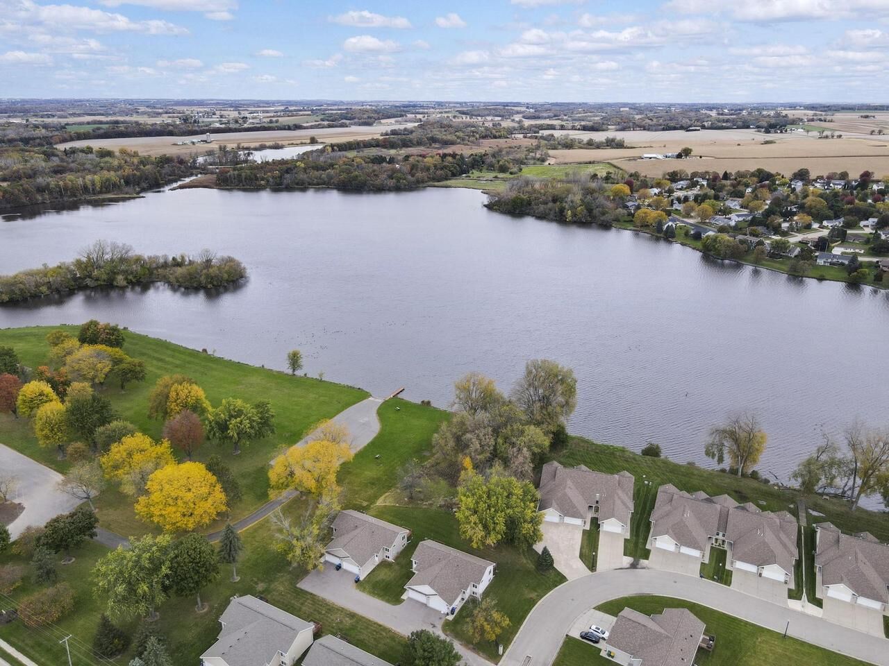Property Photo:  922-932 Waters Edge Court  WI 53559 