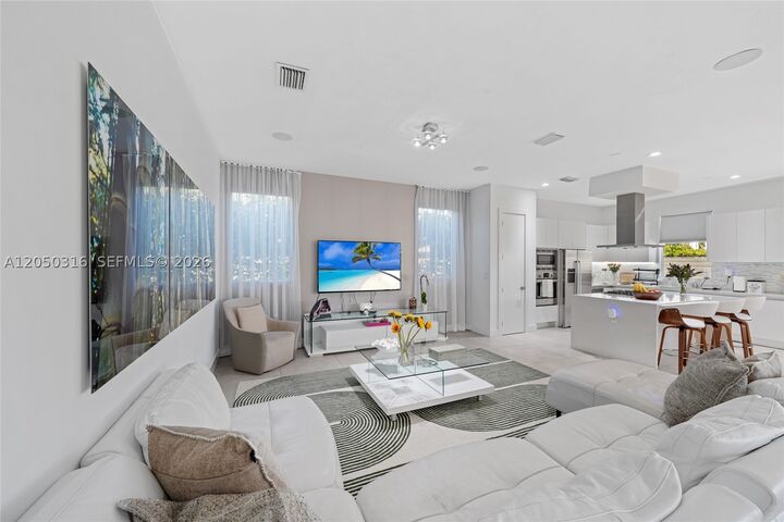 Property Photo:  7515 NW 99th Ave  FL 33178 