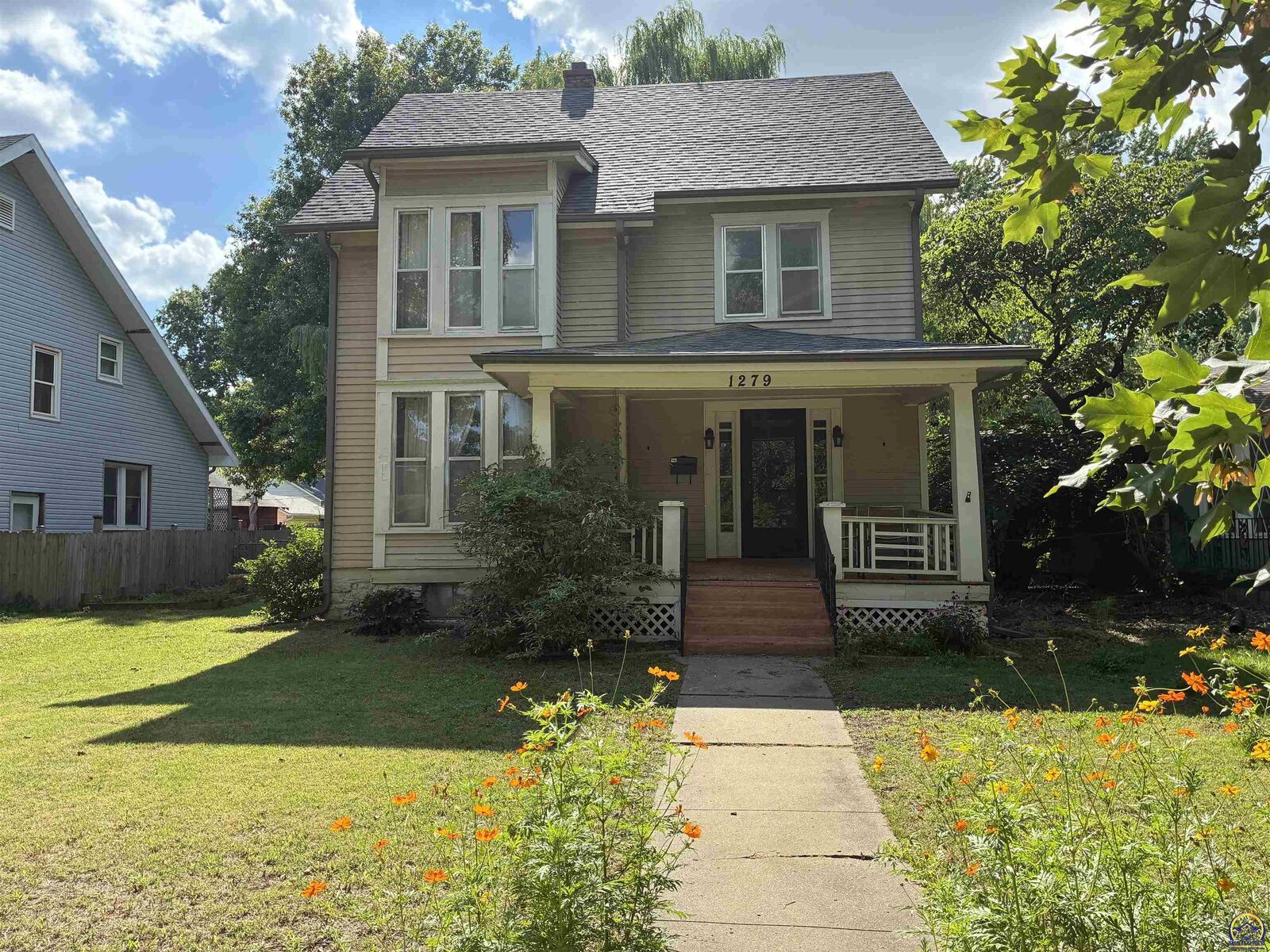 Property Photo: 1279 SW Macvicar Ave KS 66604