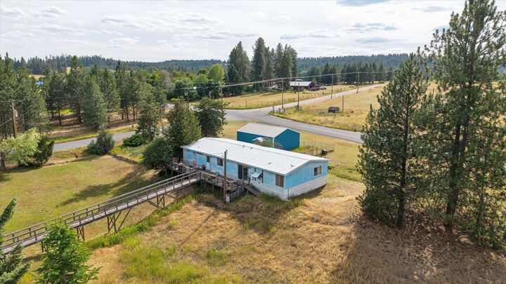 Property Photo:  10911 E Laurel Rd  WA 99009 