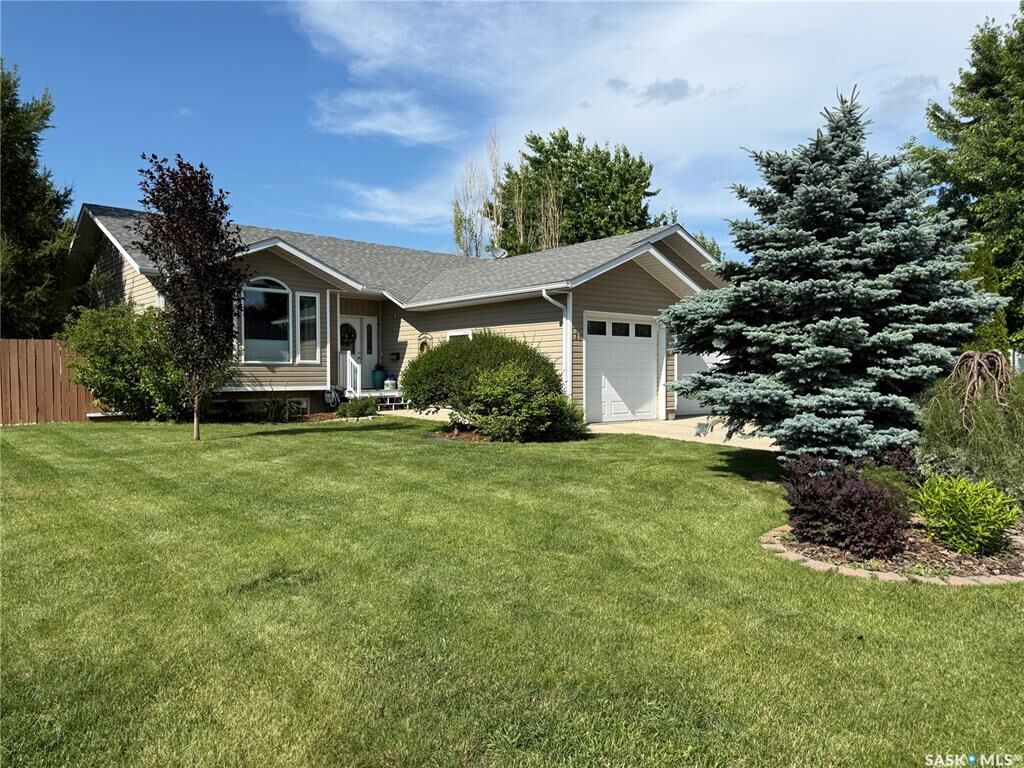 Property Photo: 11 Reid Crescent SK S0L 2N0