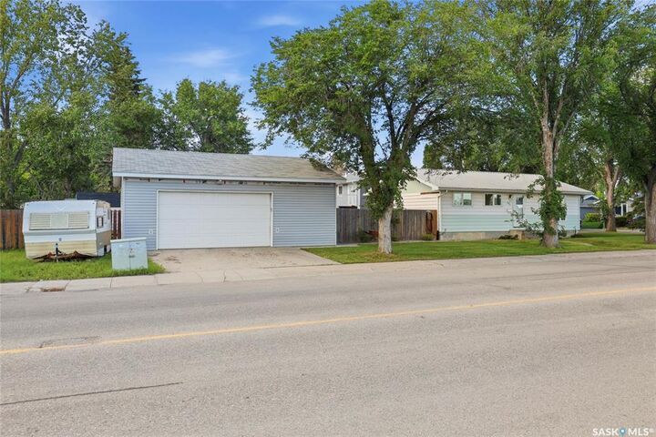 Property Photo: 251 Sangster Boulevard SK S4R 7H2