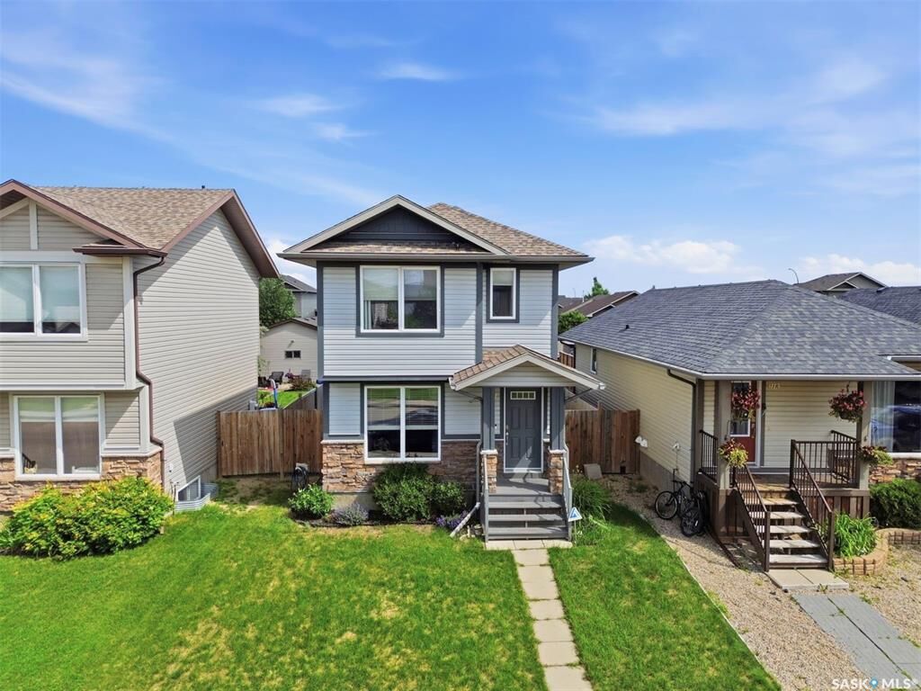 Property Photo: 911 Glenview Cove SK S0K 0A2
